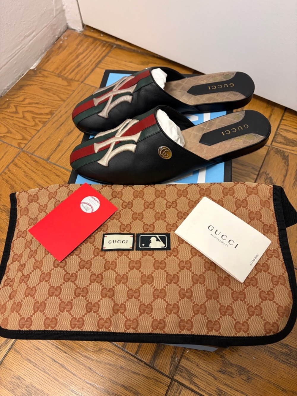 Gucci Yankees Black Leather Slip-On Mules - Picture 9 of 11